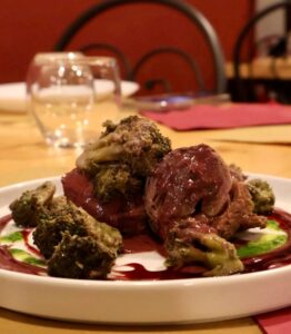 filetto di manzo farcito con parmigiano e crudo, grigliato