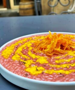 Risoltto di Barbabietola, cream di zafferano e Petali di Carota Corccante